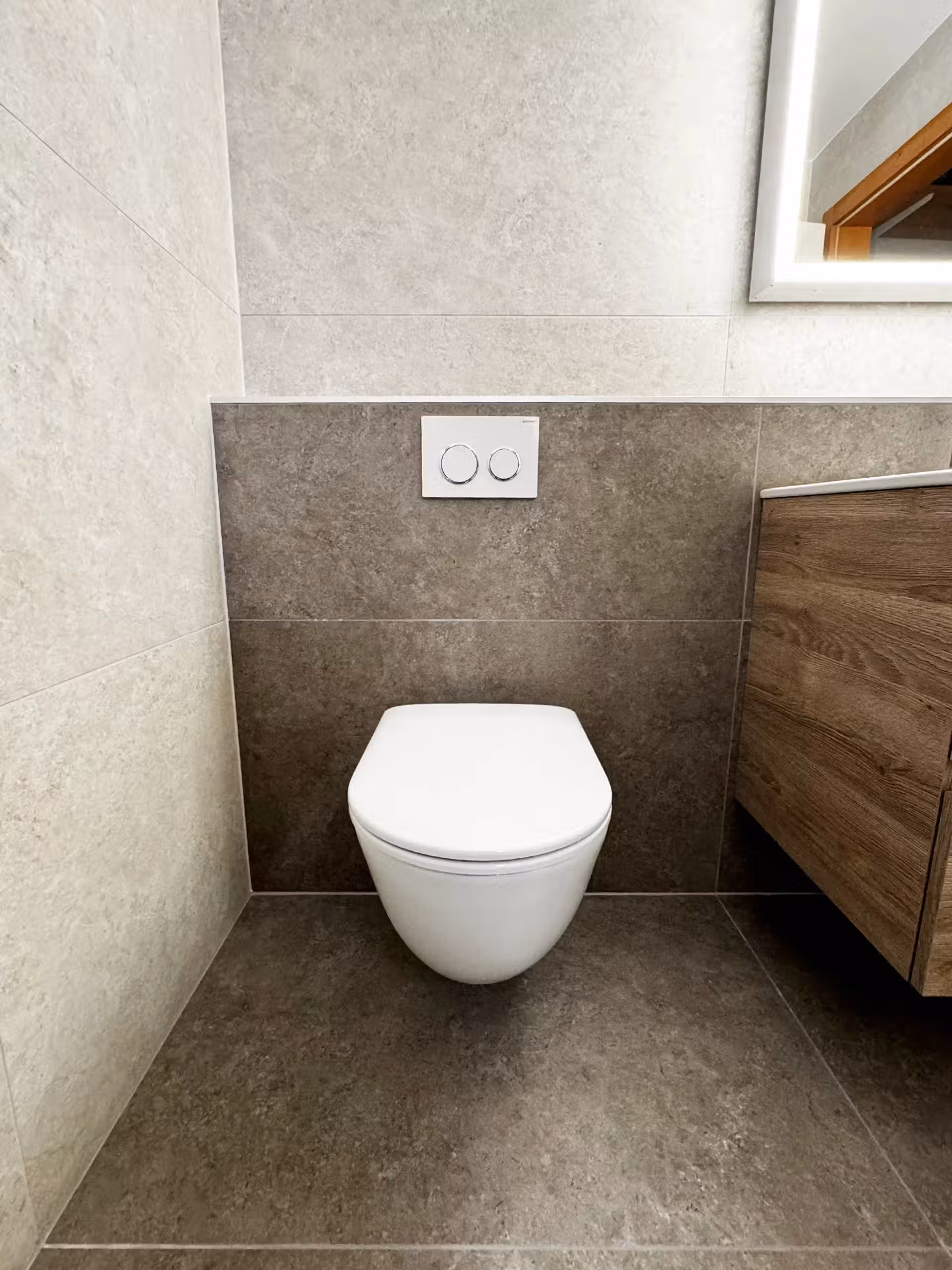 Installation WC mural